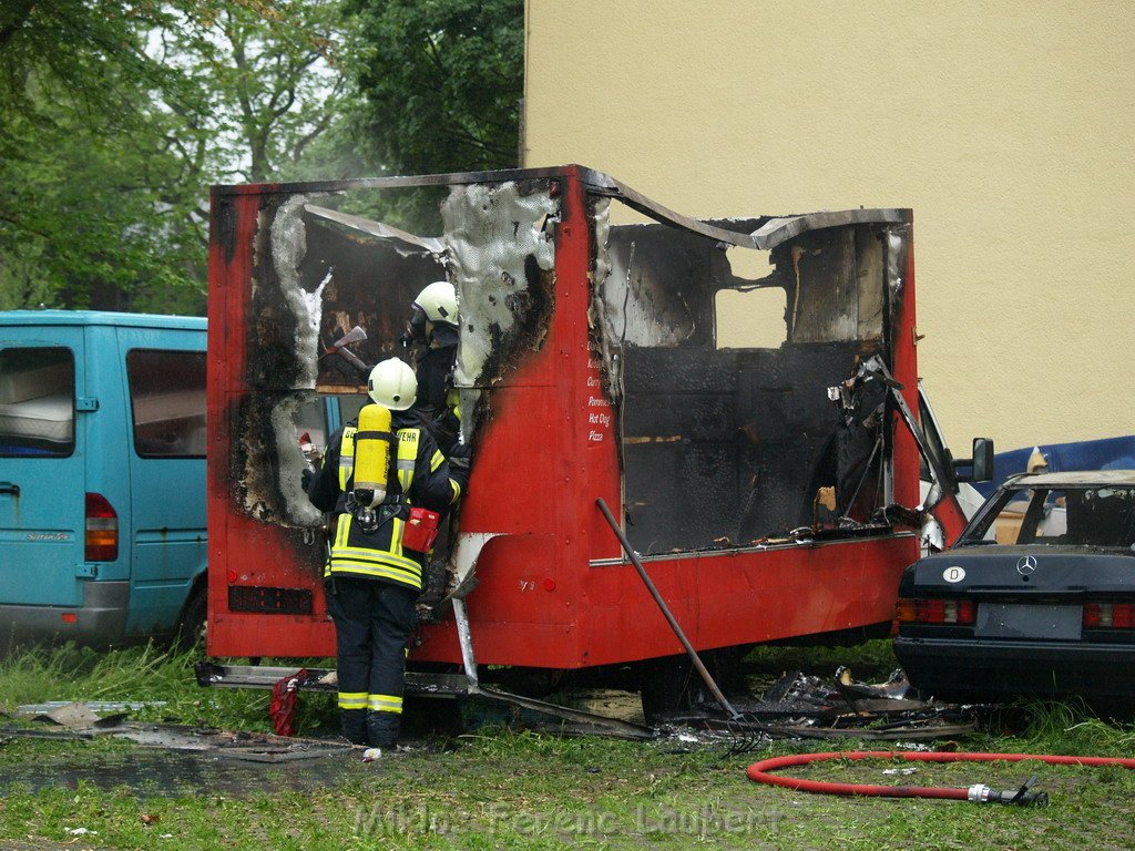 Brand Frittenwagen Pkw Koeln Vingst Passauerstr P49.JPG